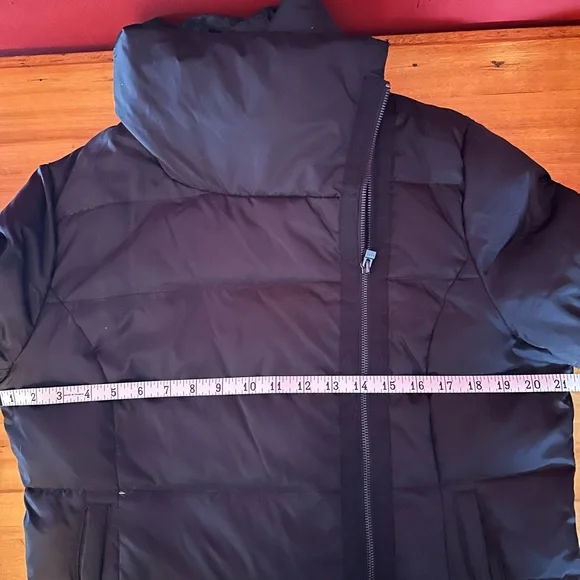 Black Andrew Marc women’s down jacket, size Large - Picture 7 of 7